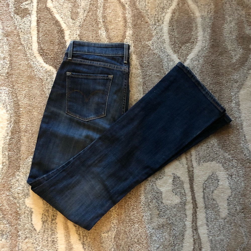Levi’s Demi curve jeans